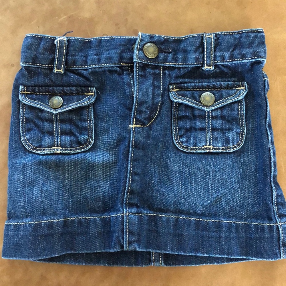 Gap jean skirt with cute pocket details